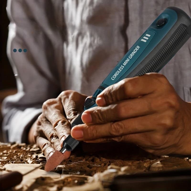 ✅Mini Szlifierka Elektryczna.
3 Biegi Pracy.
Zestaw Akcesorów (50szt).
7000mAh