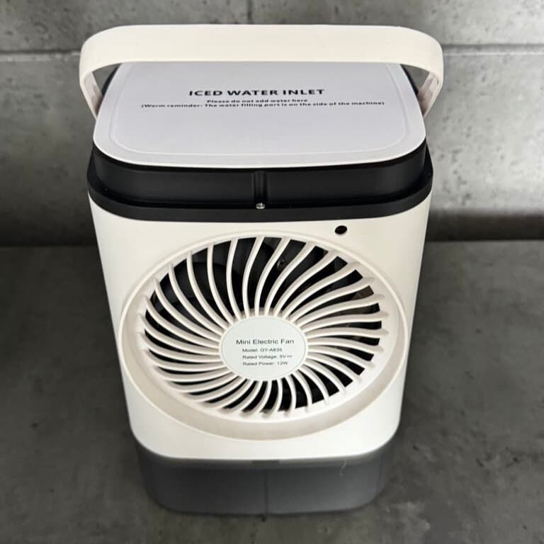 ✅Klimatyzator Hipersoniczny 900Ml 
-Dwa Tryby Klimatyzowania
- Trzy Biegi Pracy 
-Tryb Boosting 
-Niski Pobór Mocy (12W)
Uchwyt Do Przenoszenia +Podświetlanie
7 Kolorów
WPROWADZ MIŁE POWIETRZE