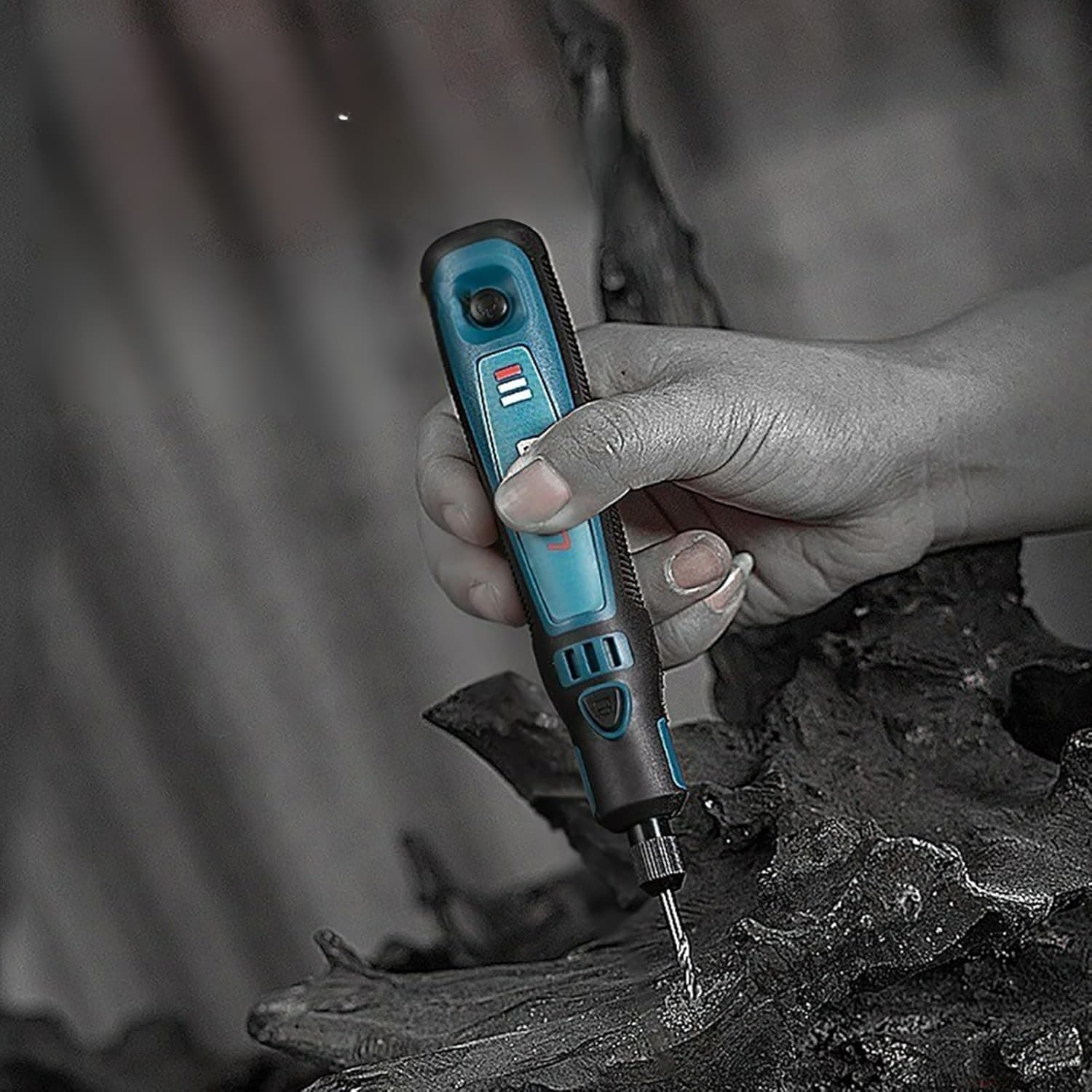 ✅Mini Szlifierka Elektryczna.
3 Biegi Pracy.
Zestaw Akcesorów (50szt).
7000mAh
